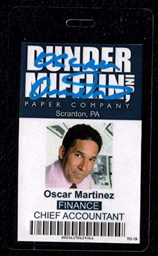 Oscar Nunez AUTOGREMENT potpisana upisana radna lična značka Office JSA COA Oscar