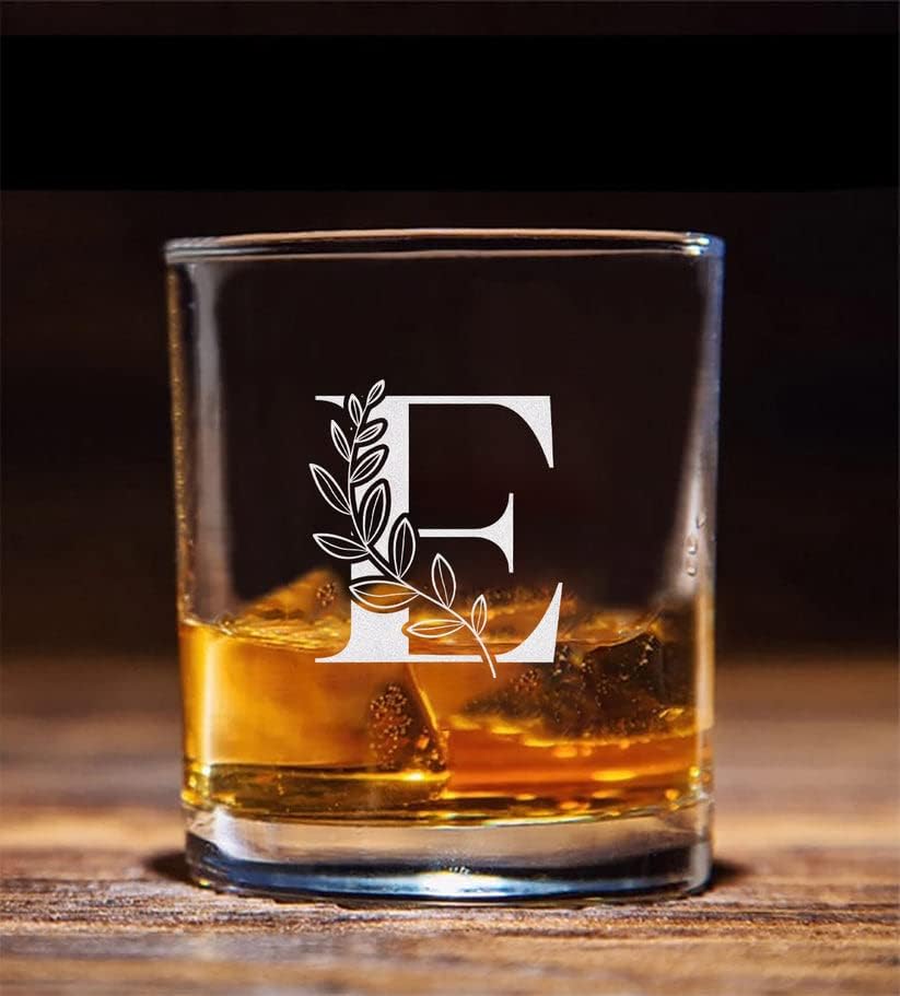 Cvjetni monogram 'E' Whiskey Glass - slovo A-Z Graved - Stemska viski staklo - pokloni za tatu - majčin