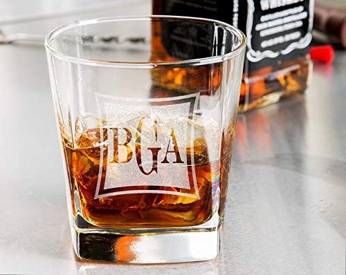 Custom viski monogram bourbon rock naočale ugravirano Scotch staklo za tatu rođendanski očevi day poklon Groomsmssmen suprug vjenčani pokloni za nju