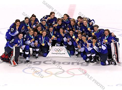 SPORTSPHOTOSUSA 2018 Sad ženska Olimpijska Hokejaška reprezentacija zlatna medalja PyeongChang 8x10 fotografija