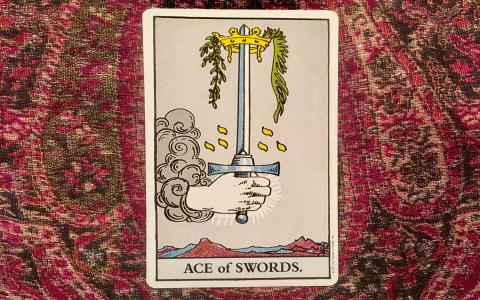 7 of Swords Present Meaning Explained: What You Need to Know!