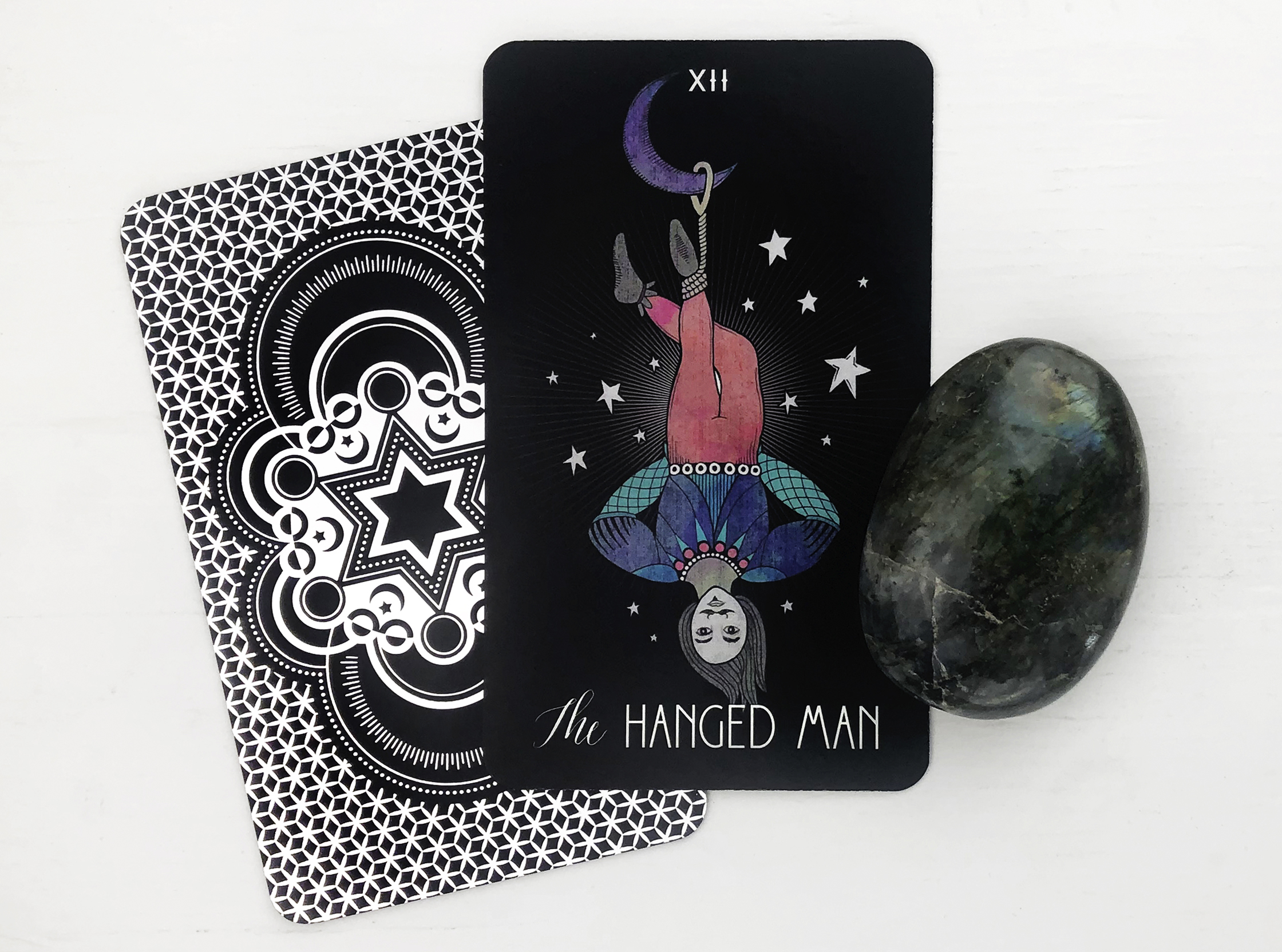 Hanged Man Keen: What Does It Mean? Get the Tarot Cards Secrets!