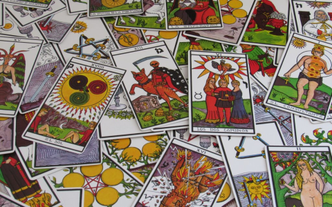 Using Oracle Cards: Are They Safe? Easy Tips to Know!