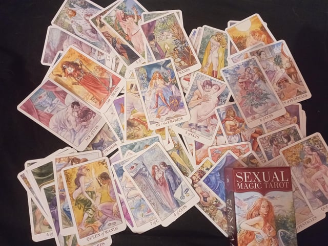 Using Sexual Oracle Cards? Best Tips for Beginners & Fun!
