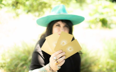 Unlock Your Love Future: Free Accurate Tarot Reading for Love Online.