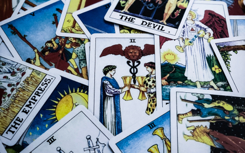 Queen of Cups in Tarot: What Zodiac Signs Are Associated with This Powerful Card?